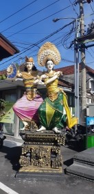Statue of Wayang dancers