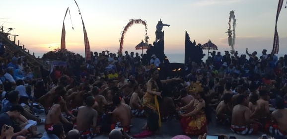 Kechak performance at Uluwatu