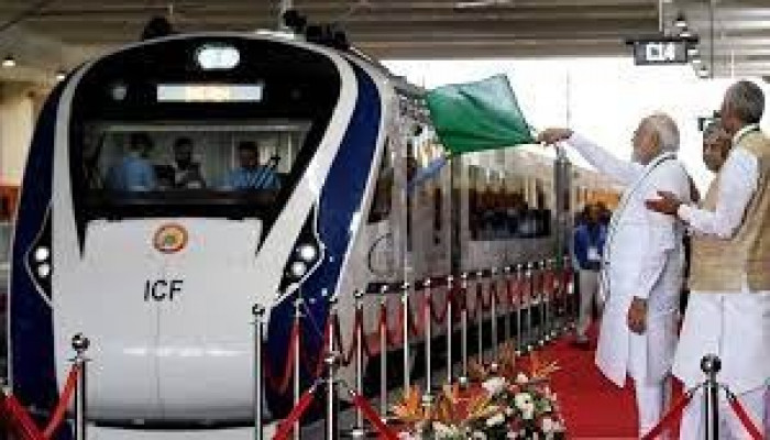 PM Modi Flags Off 5 Vande Bharat Express Trains