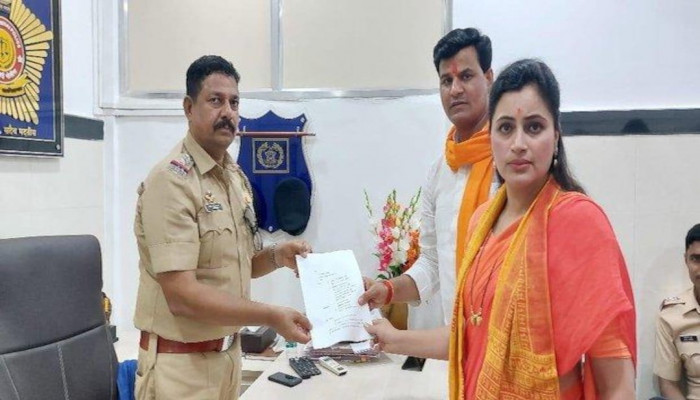 Hanuman Chalisa row MP Navneet, husband MLA Ravi Rana arrested